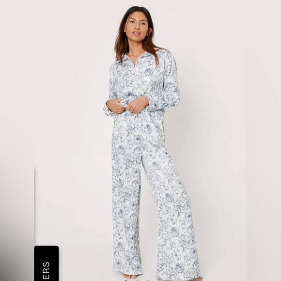Nasty Gal Other - Nasty Gal, black and white floral pajama set, Size 6